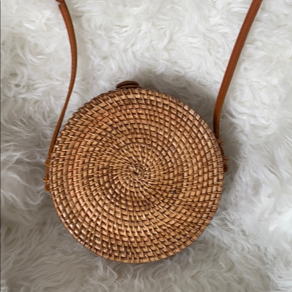 Round woven purse👜